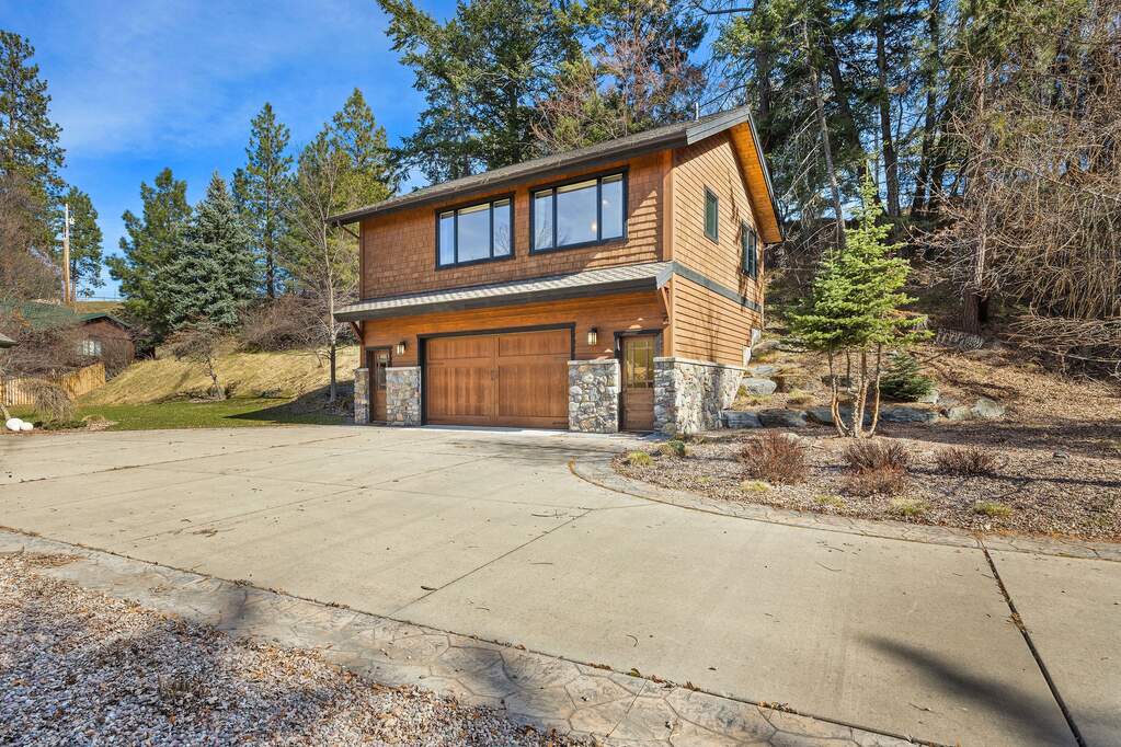 5 Bedroom Single Family Home/House's Image 9