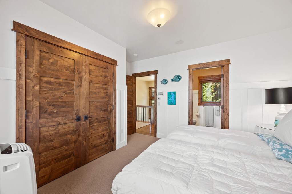 5 Bedroom Single Family Home/House's Image 38