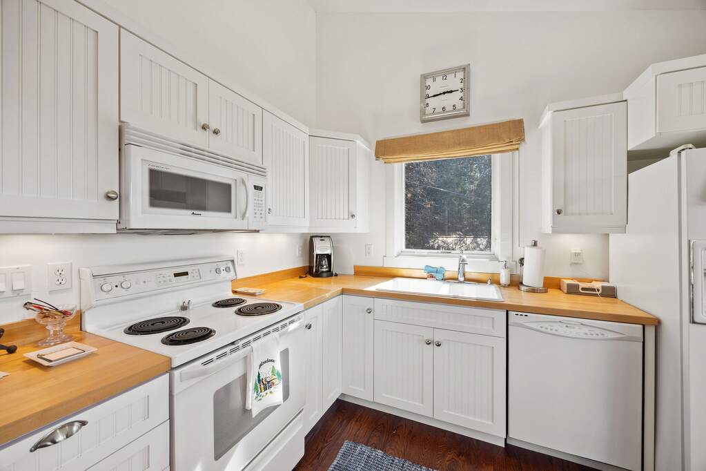 5 Bedroom Single Family Home/House's Image 64