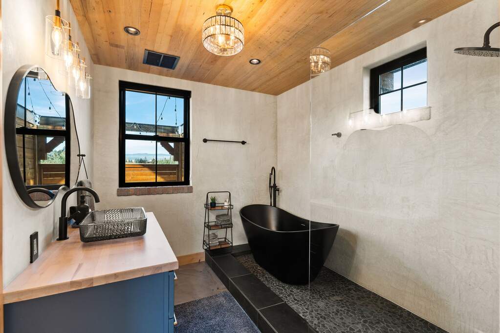 5 Bedroom Single Family Home/House's Image 7