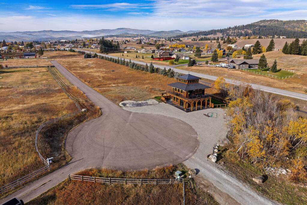 5 Bedroom Single Family Home/House's Image 100