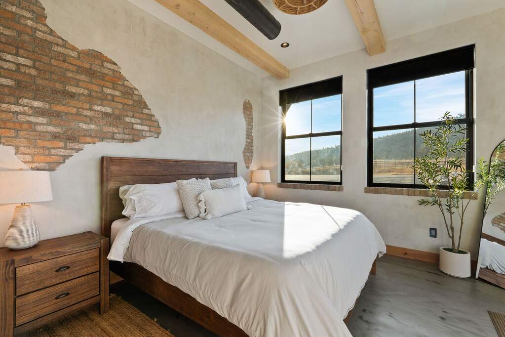 5 Bedroom Single Family Home/House's Image 10