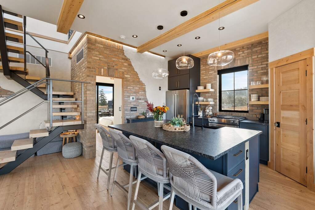 5 Bedroom Single Family Home/House's Image 16