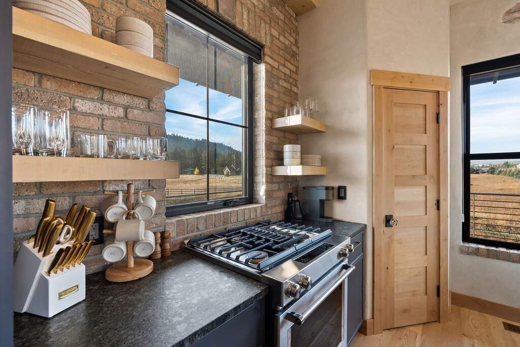 5 Bedroom Single Family Home/House's Image 18