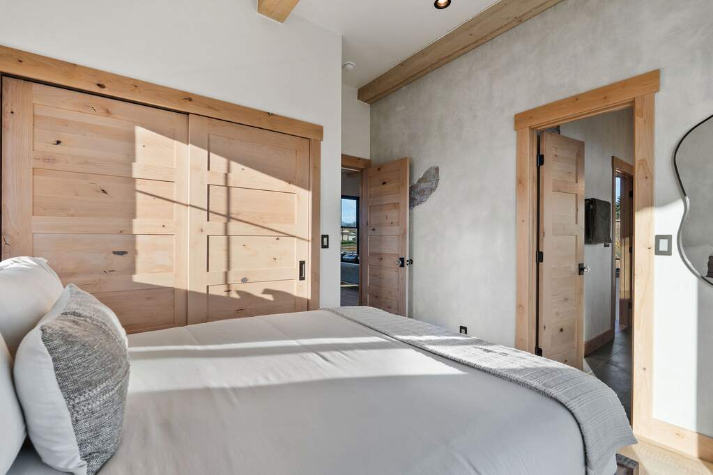 5 Bedroom Single Family Home/House's Image 23