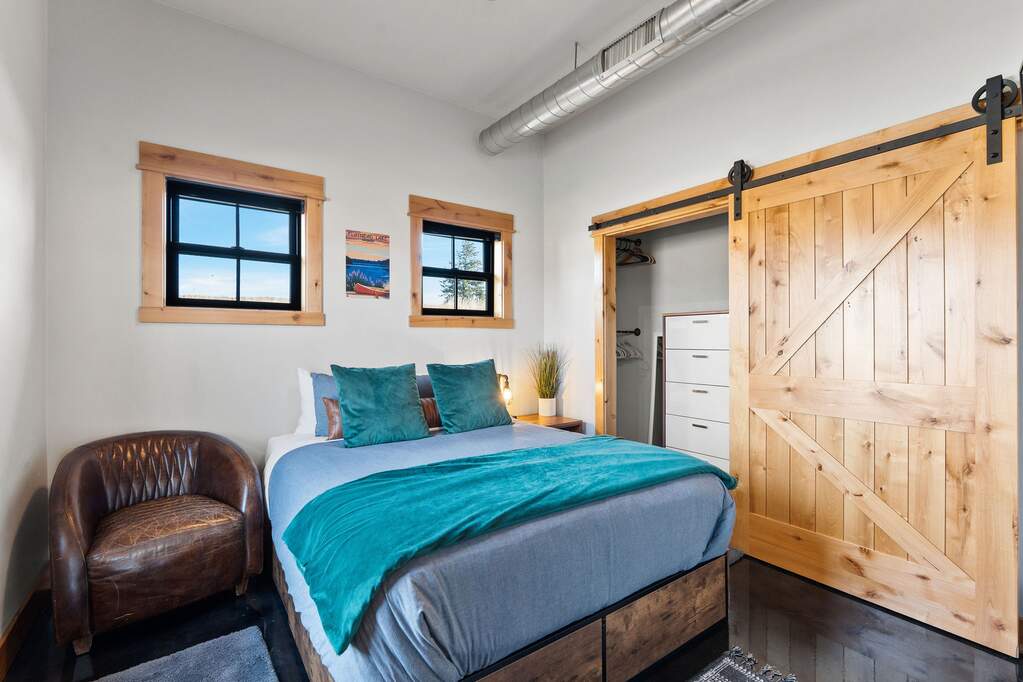 5 Bedroom Single Family Home/House's Image 72