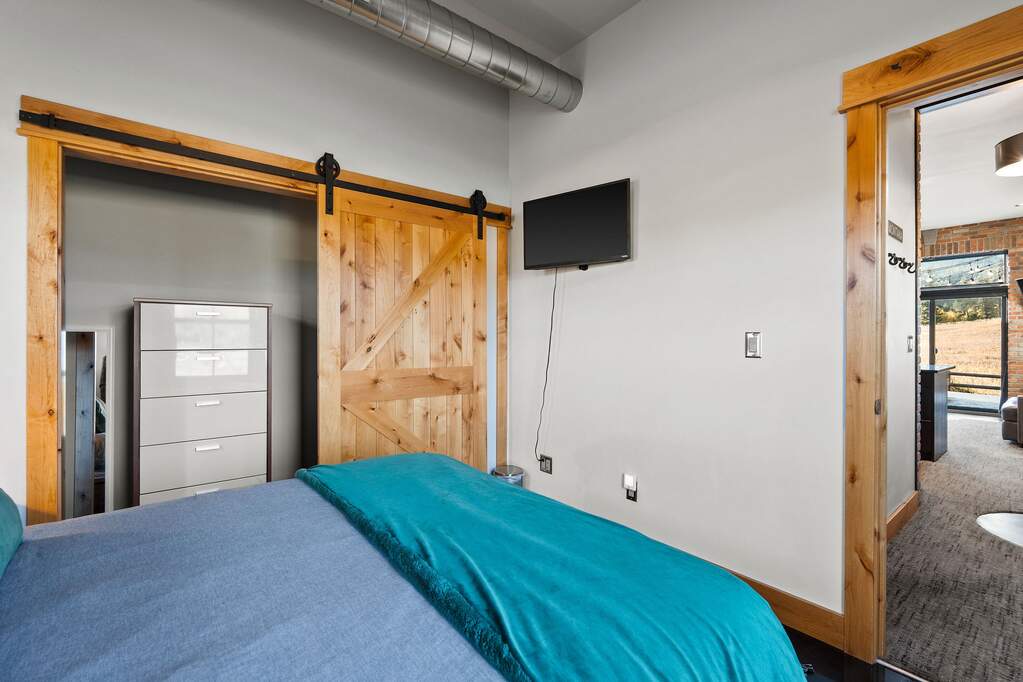 5 Bedroom Single Family Home/House's Image 73
