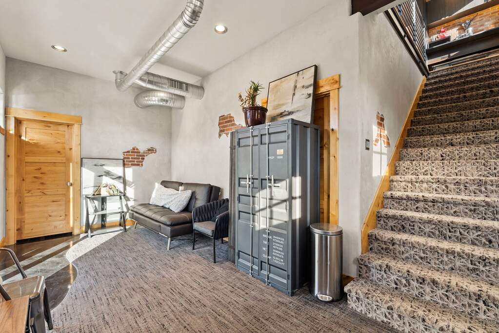 5 Bedroom Single Family Home/House's Image 75