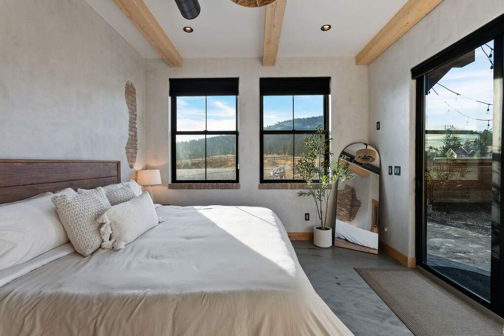 5 Bedroom Single Family Home/House's Image 5