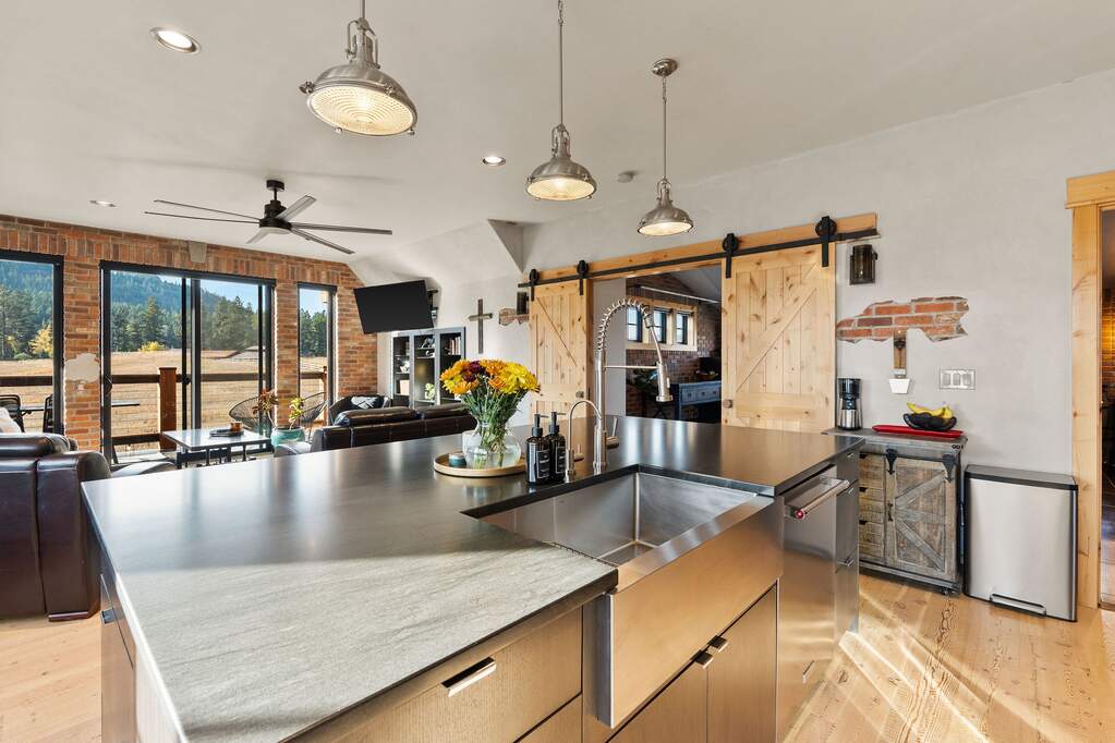 5 Bedroom Single Family Home/House's Image 85
