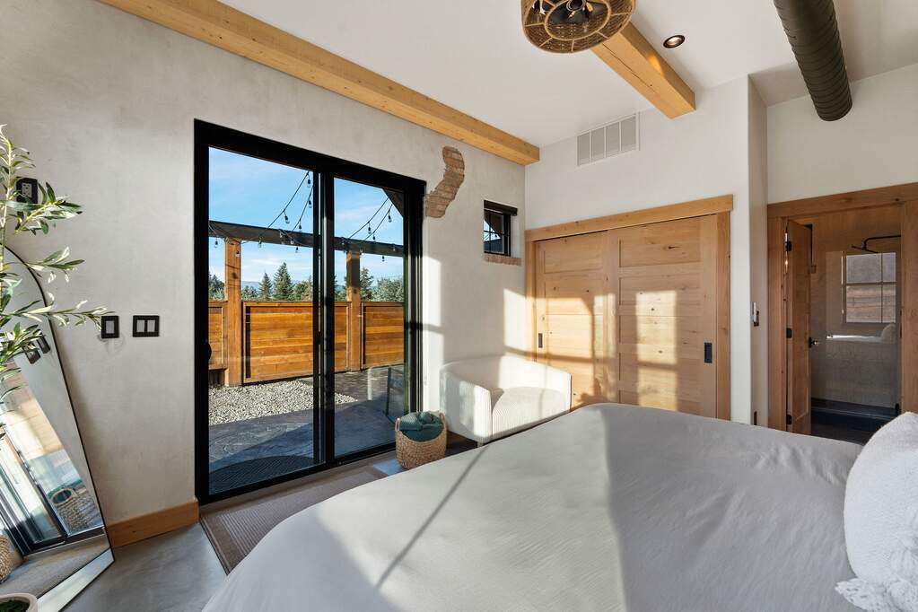 5 Bedroom Single Family Home/House's Image 6