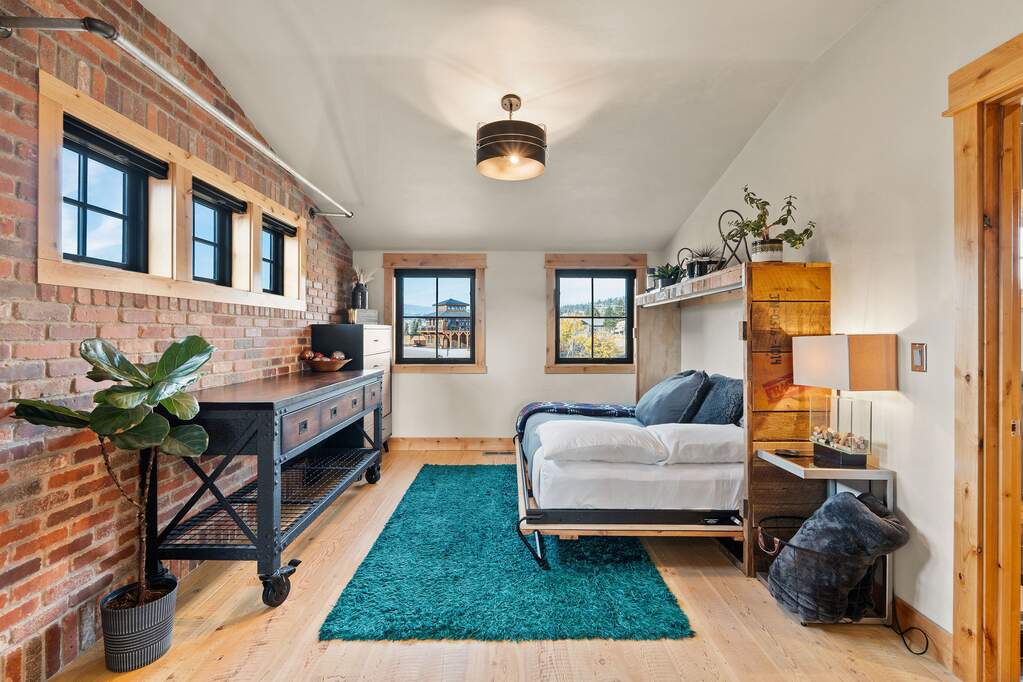 5 Bedroom Single Family Home/House's Image 87