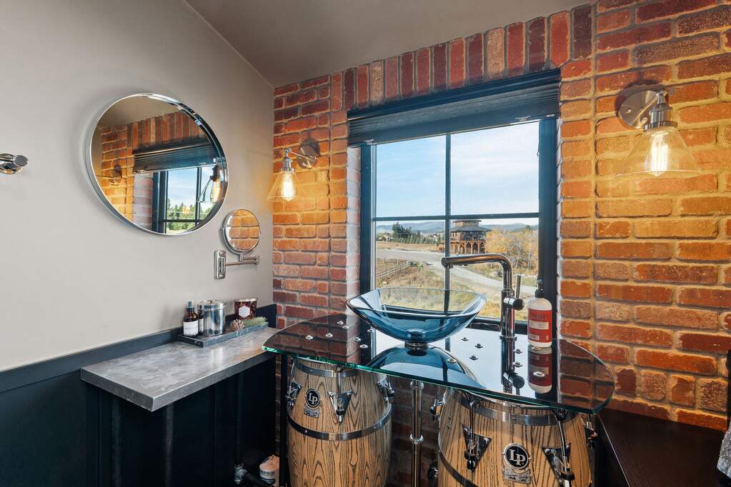 5 Bedroom Single Family Home/House's Image 90