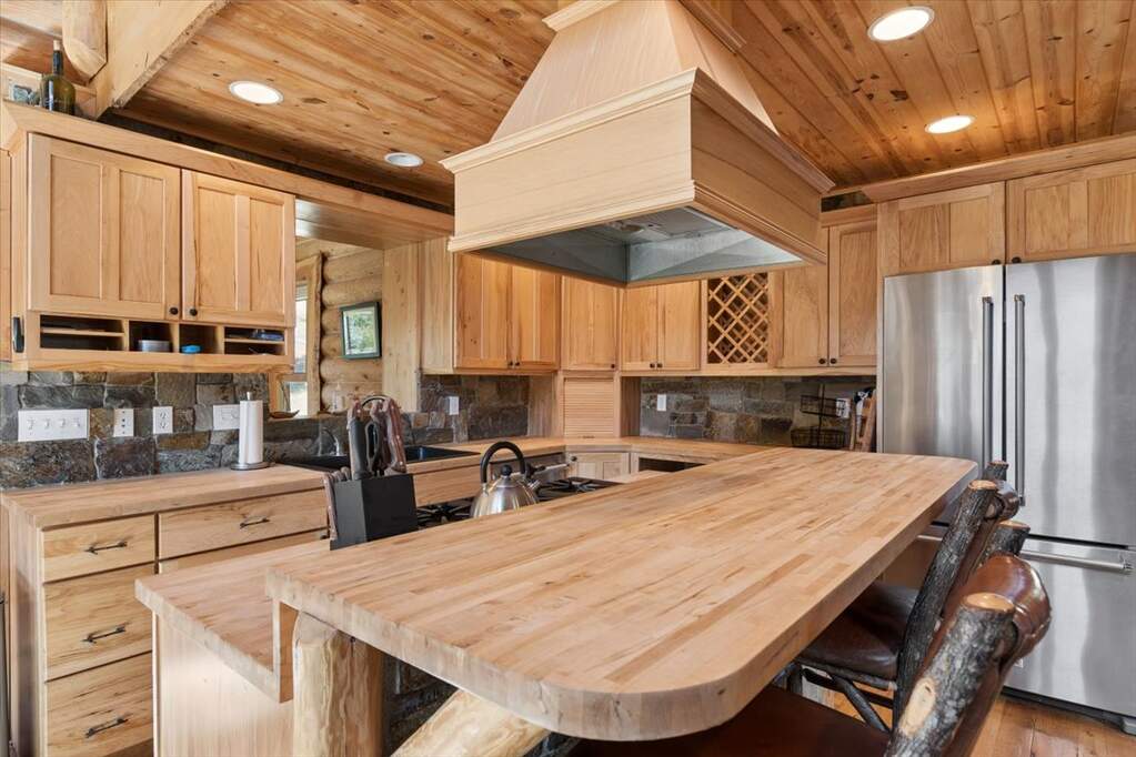 5 Bedroom Single Family Home/House's Image 15