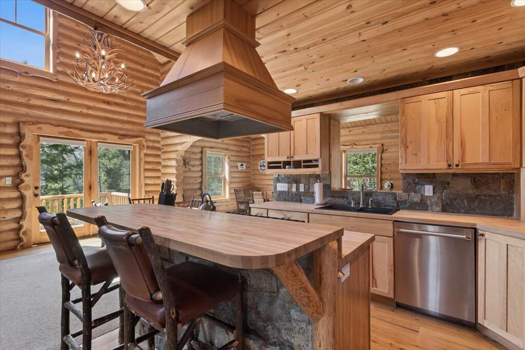 5 Bedroom Single Family Home/House's Image 17