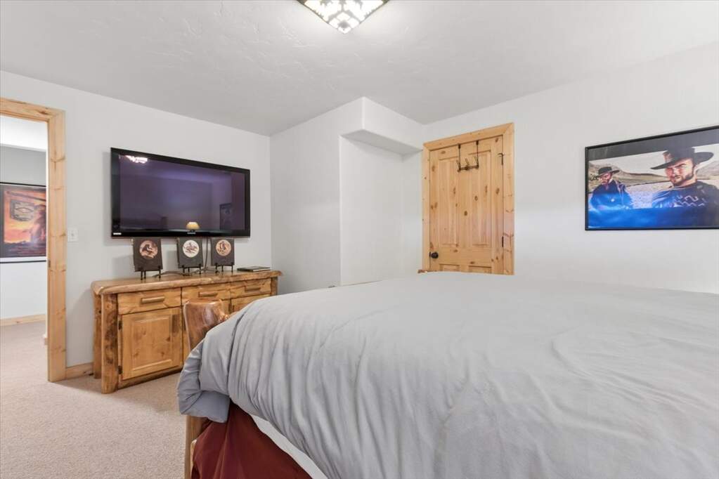 5 Bedroom Single Family Home/House's Image 29