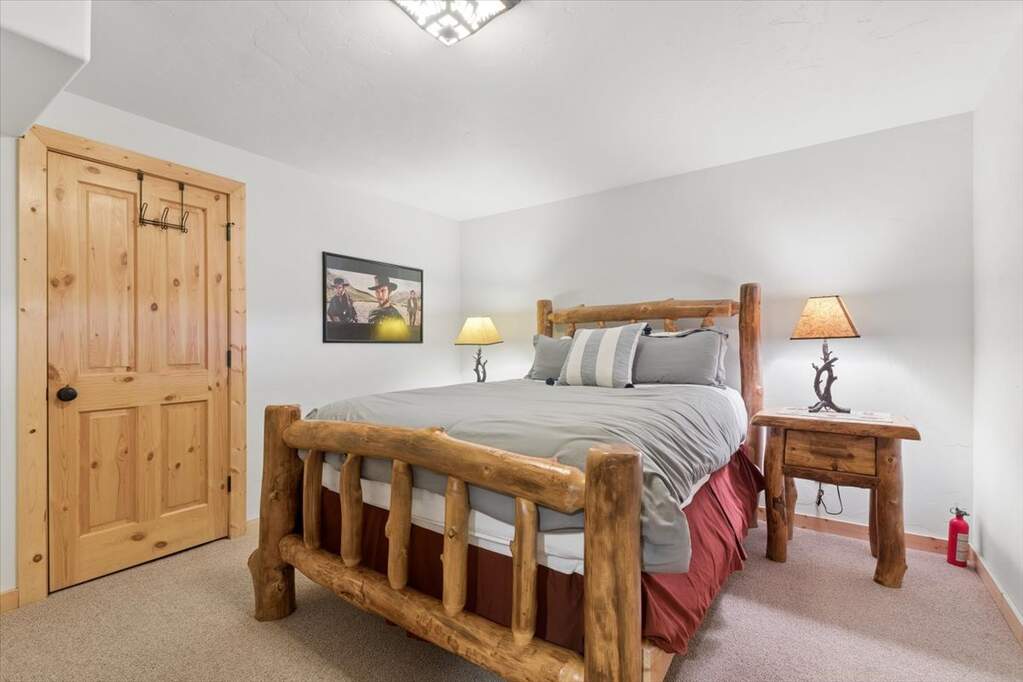 5 Bedroom Single Family Home/House's Image 32