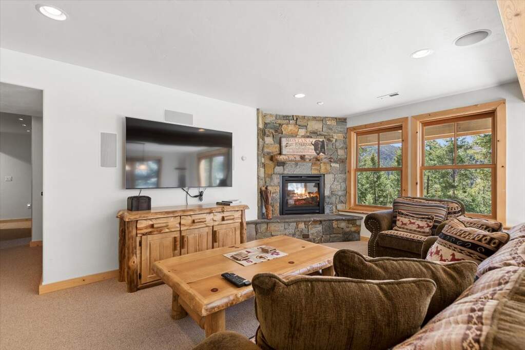 5 Bedroom Single Family Home/House's Image 37