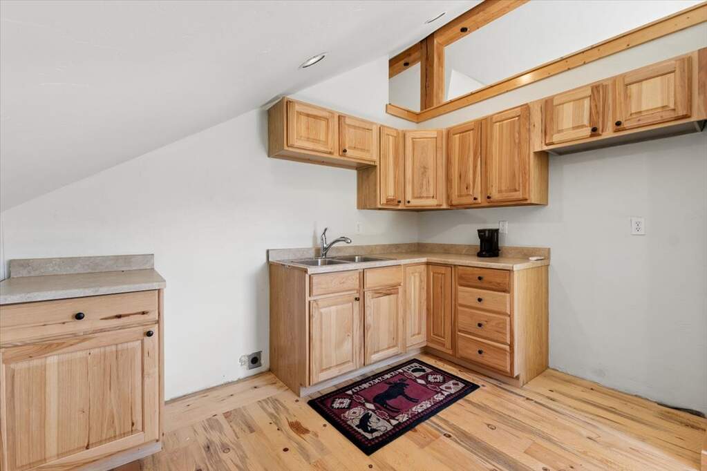 5 Bedroom Single Family Home/House's Image 47