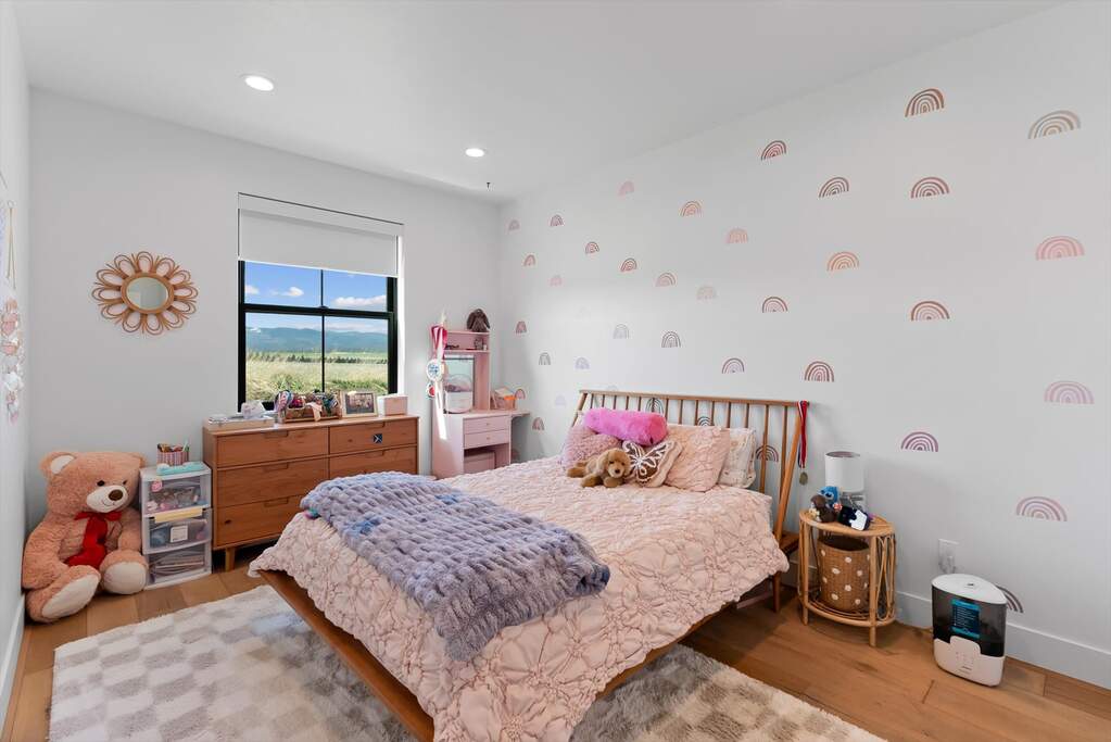 5 Bedroom Single Family Home/House's Image 18