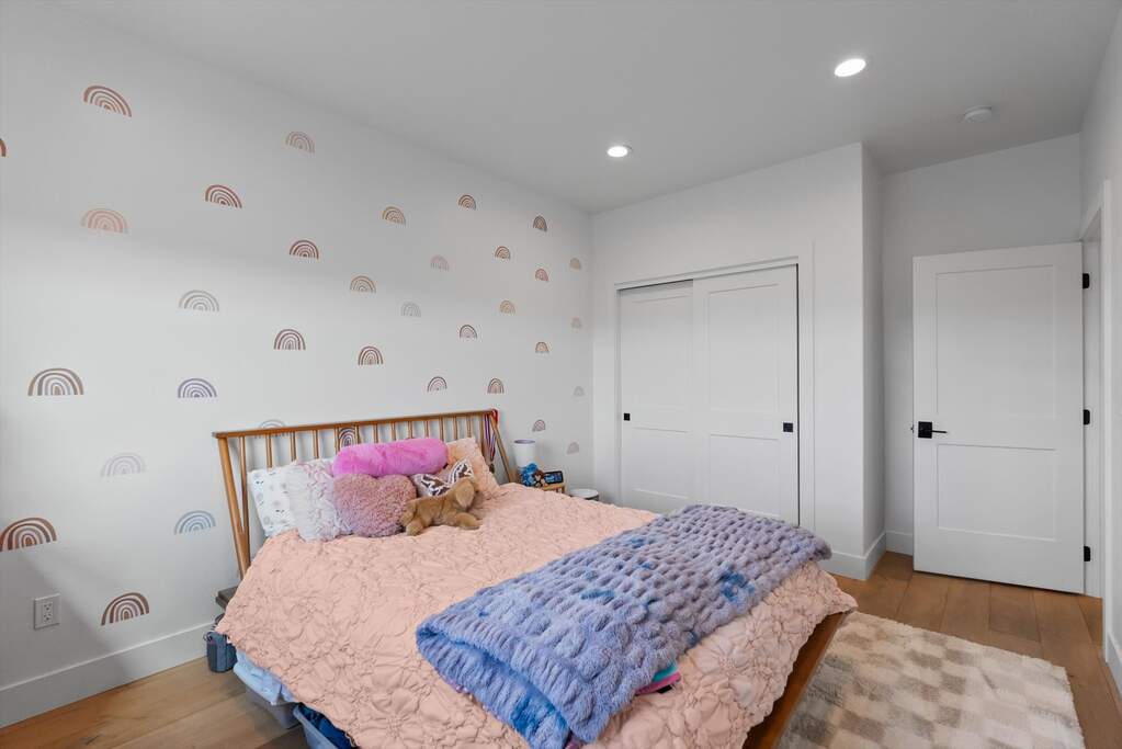 5 Bedroom Single Family Home/House's Image 19