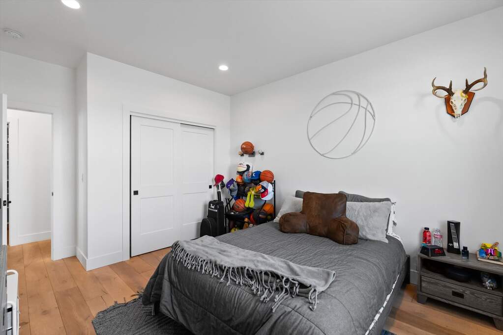 5 Bedroom Single Family Home/House's Image 21