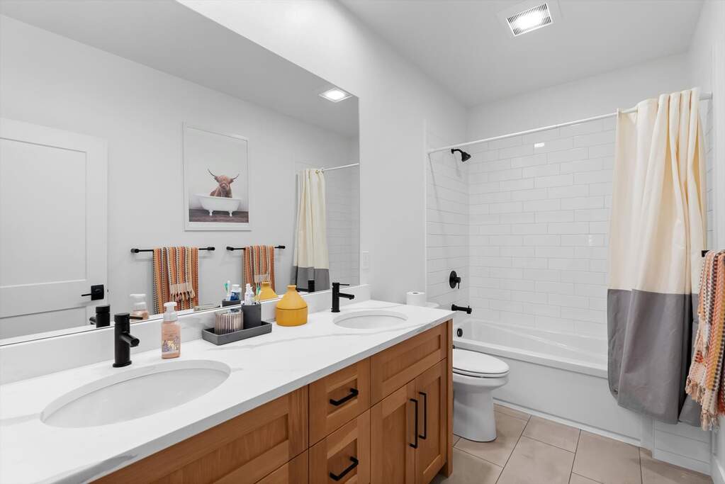 5 Bedroom Single Family Home/House's Image 22