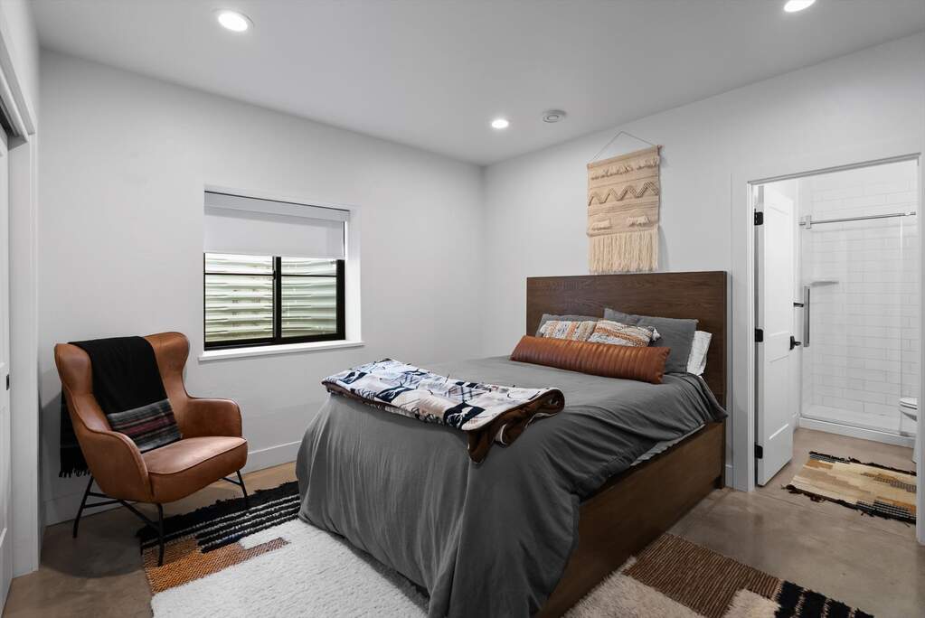 5 Bedroom Single Family Home/House's Image 31