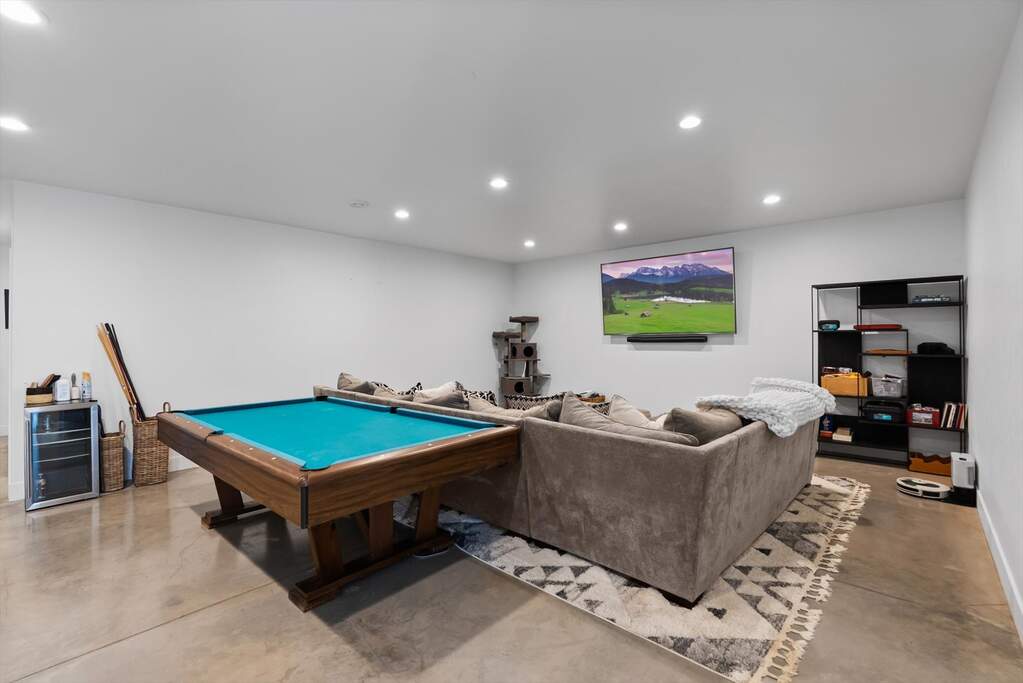 5 Bedroom Single Family Home/House's Image 34