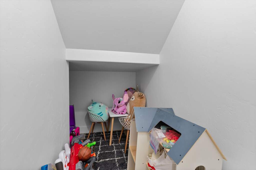 5 Bedroom Single Family Home/House's Image 39