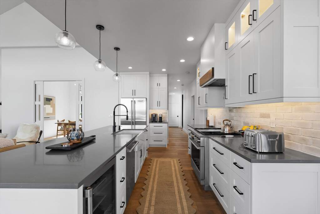5 Bedroom Single Family Home/House's Image 4