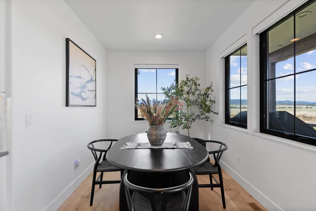 5 Bedroom Single Family Home/House's Image 5