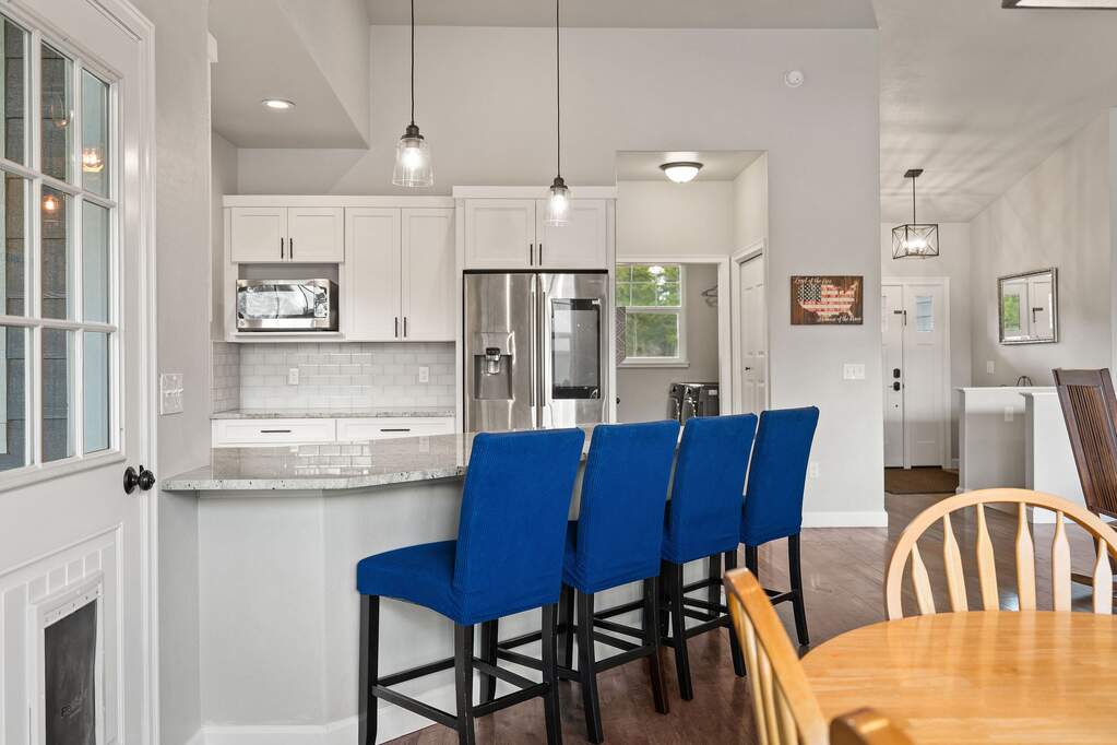 6 Bedroom Single Family Home/House's Image 13