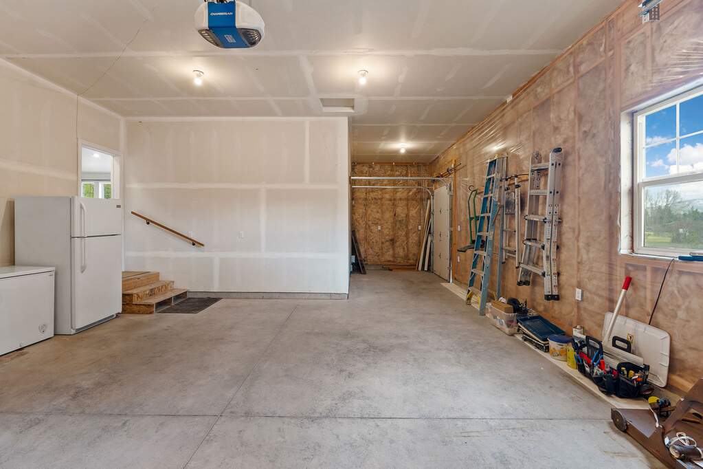 6 Bedroom Single Family Home/House's Image 16