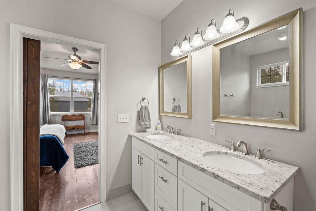 6 Bedroom Single Family Home/House's Image 21