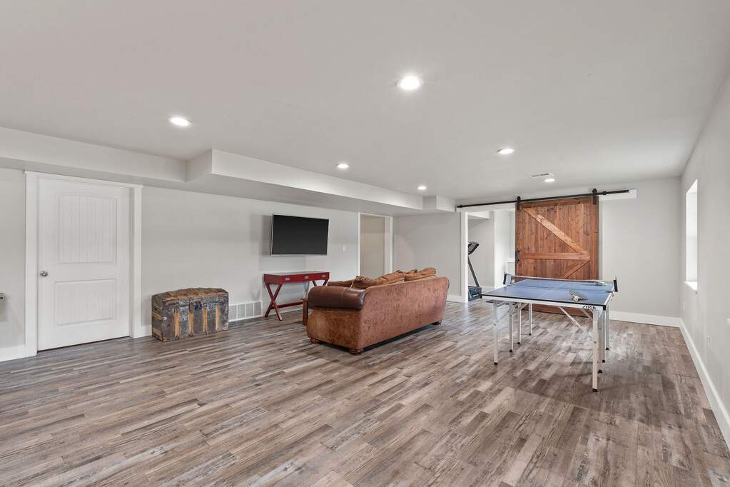 6 Bedroom Single Family Home/House's Image 27