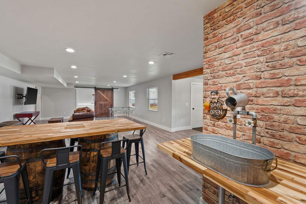 6 Bedroom Single Family Home/House's Image 29