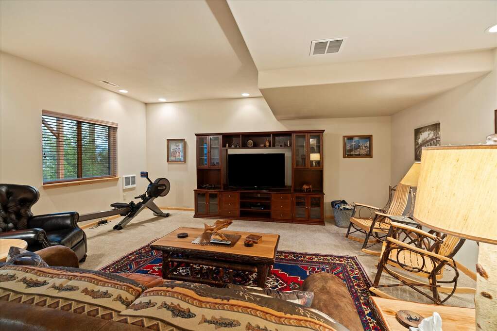 5 Bedroom Single Family Home/House's Image 33