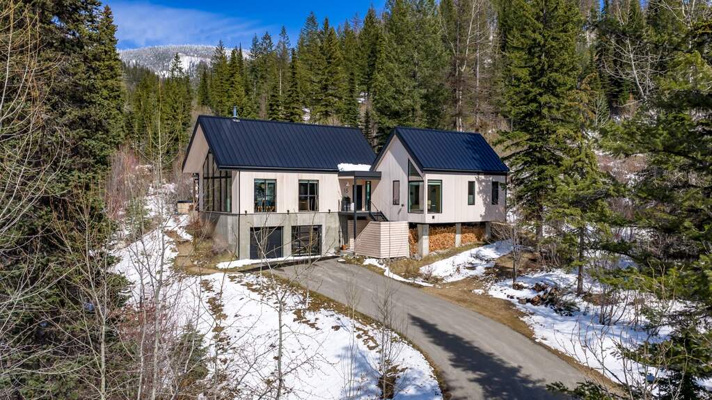 3 Bedroom Single Family Home/House's Image 32