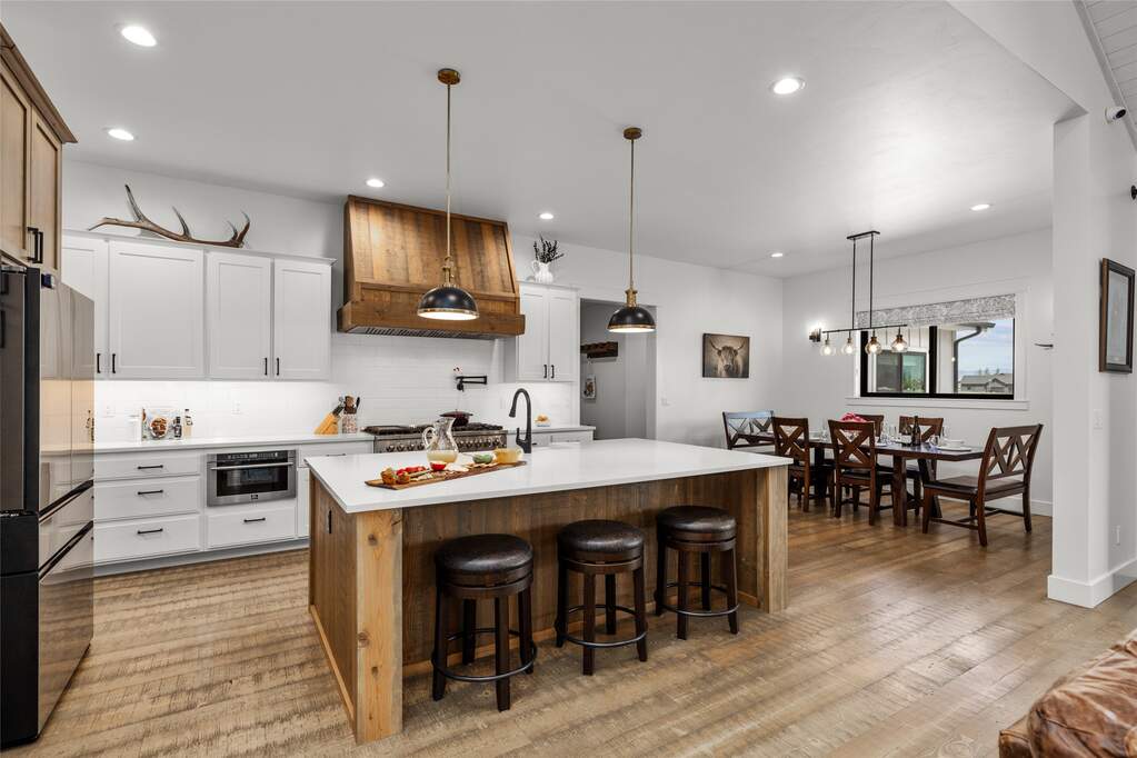 5 Bedroom Single Family Home/House's Image 10