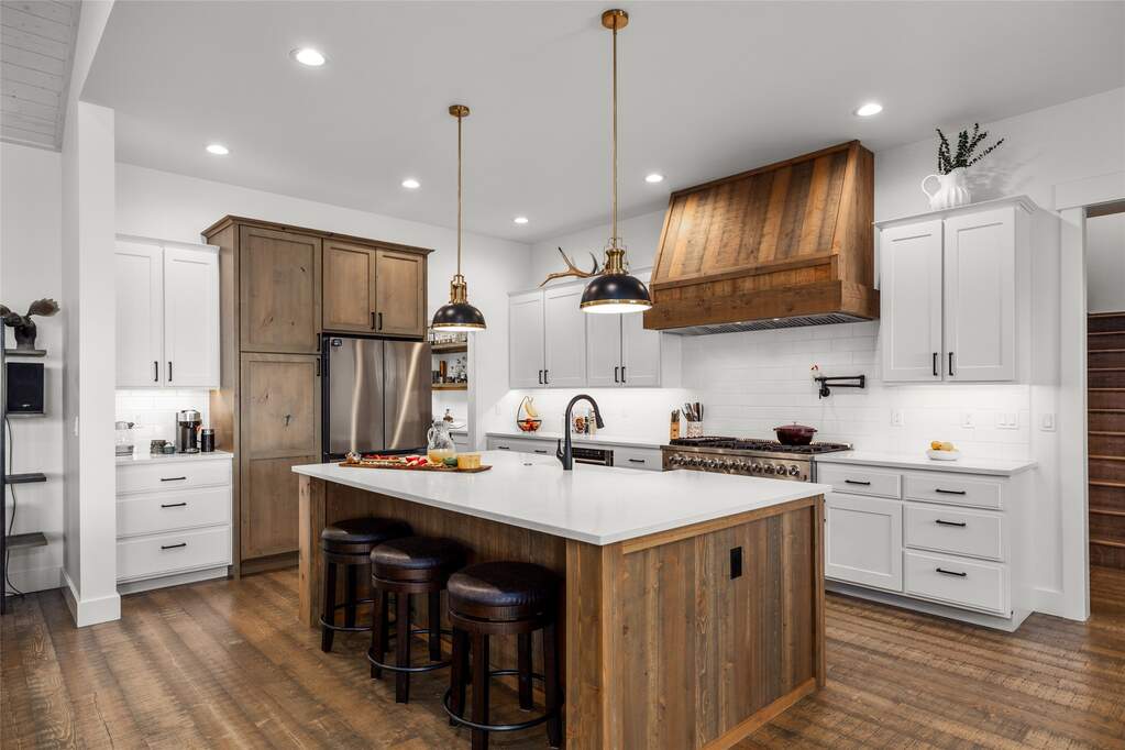 5 Bedroom Single Family Home/House's Image 11