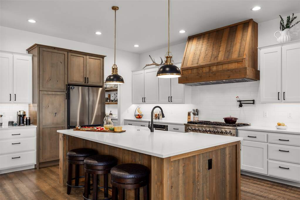 5 Bedroom Single Family Home/House's Image 12