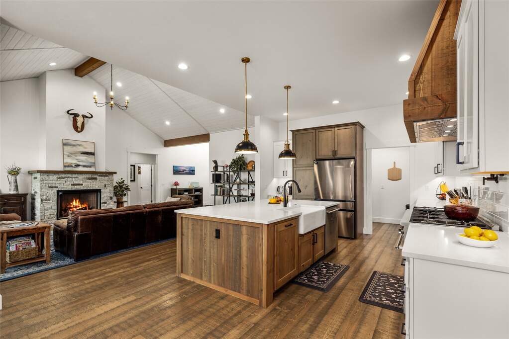 5 Bedroom Single Family Home/House's Image 14