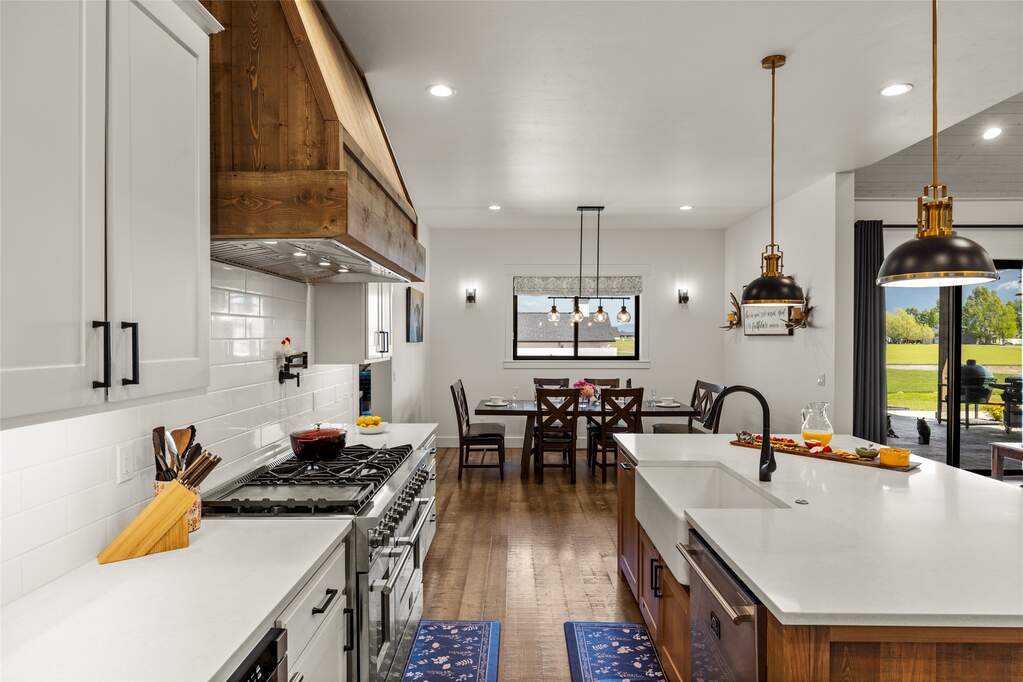 5 Bedroom Single Family Home/House's Image 18