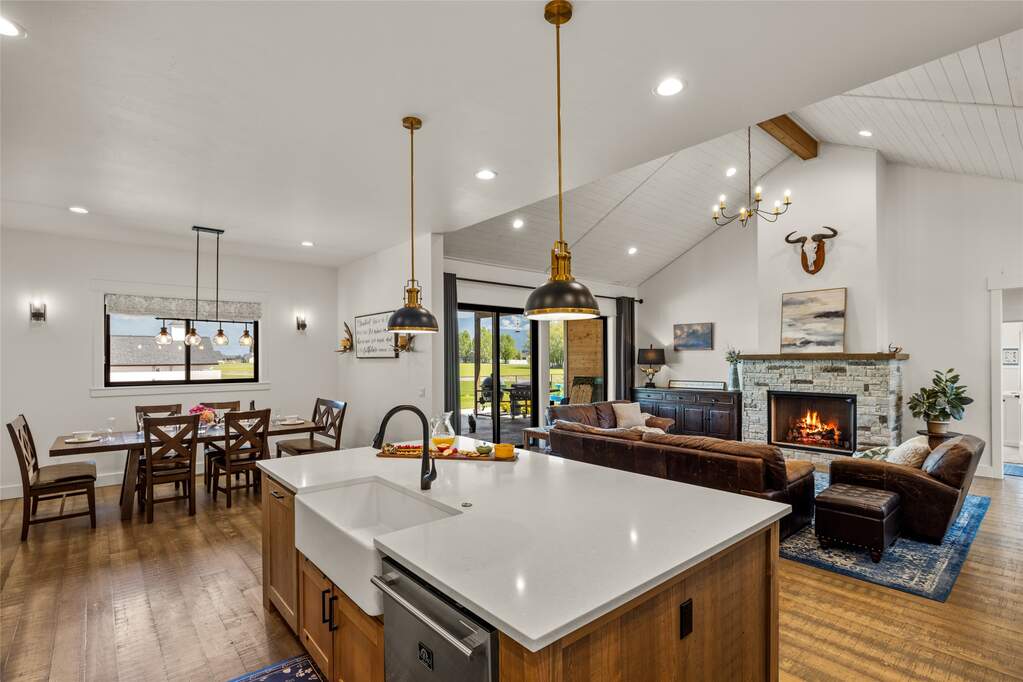 5 Bedroom Single Family Home/House's Image 19