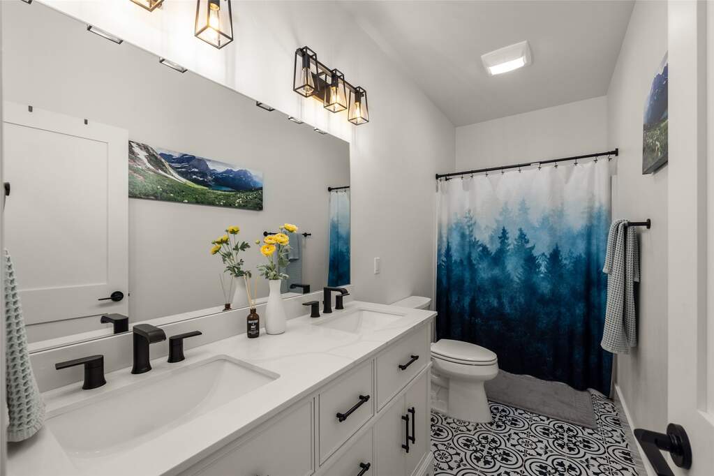 5 Bedroom Single Family Home/House's Image 28