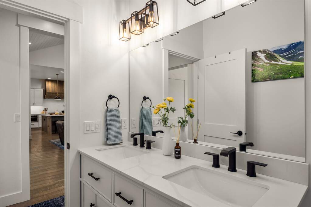 5 Bedroom Single Family Home/House's Image 29
