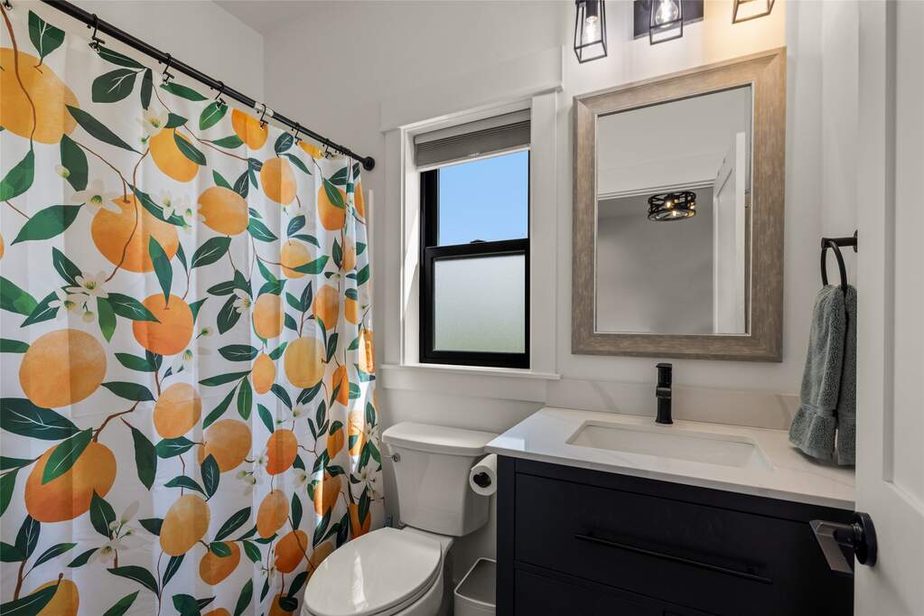 5 Bedroom Single Family Home/House's Image 32