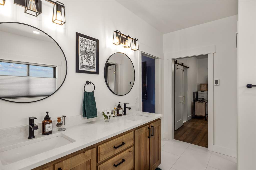 5 Bedroom Single Family Home/House's Image 41