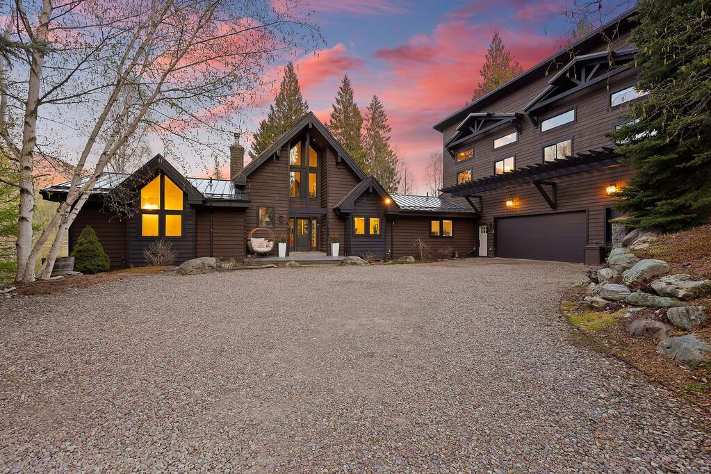 7 Bedroom Single Family Home/House's Image 115